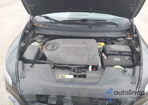 2016 Jeep Cherokee Latitude z USA, uszkodzony, nr VIN 1C4PJMCS9GW105529